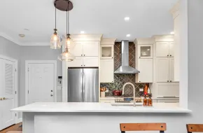 436-W-Belmont-unit-203-2_21_11zon