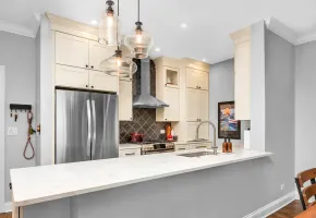 436-W-Belmont-unit-203-1_20_11zon