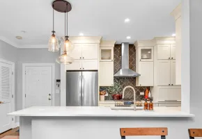 436-W-Belmont-unit-203-2_21_11zon