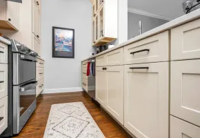 436-W-Belmont-unit-203-4_23_11zon